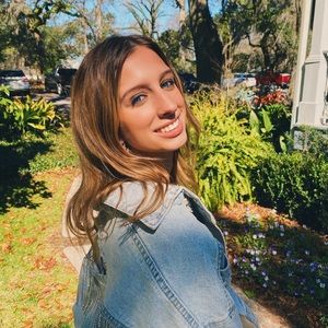 Meet your Posher, Caitlin